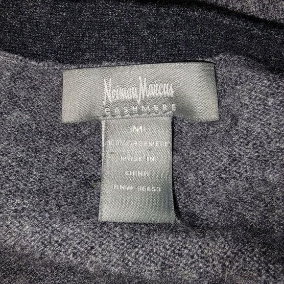 Neiman Marcus Boyfriend Cahmere cardigan sweater size Medium - Picture 3 of 6